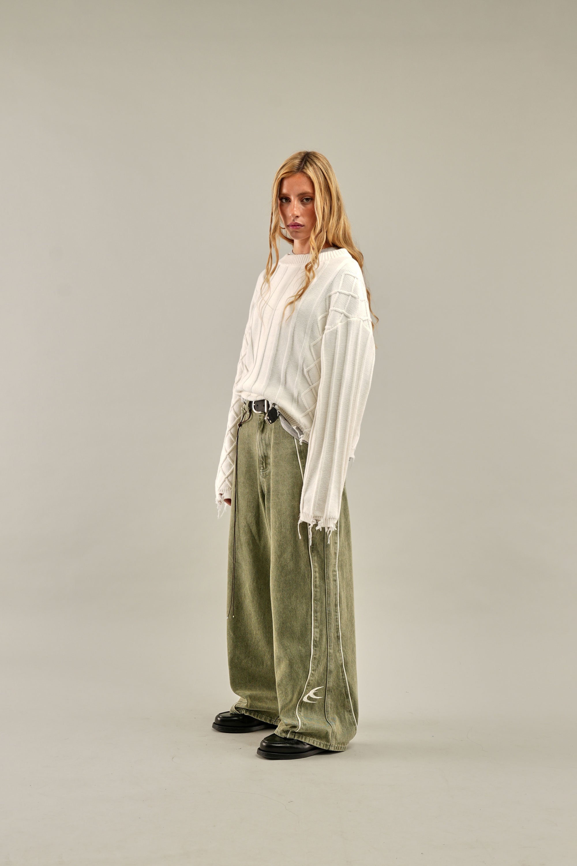 Oversize'owy biały trencz