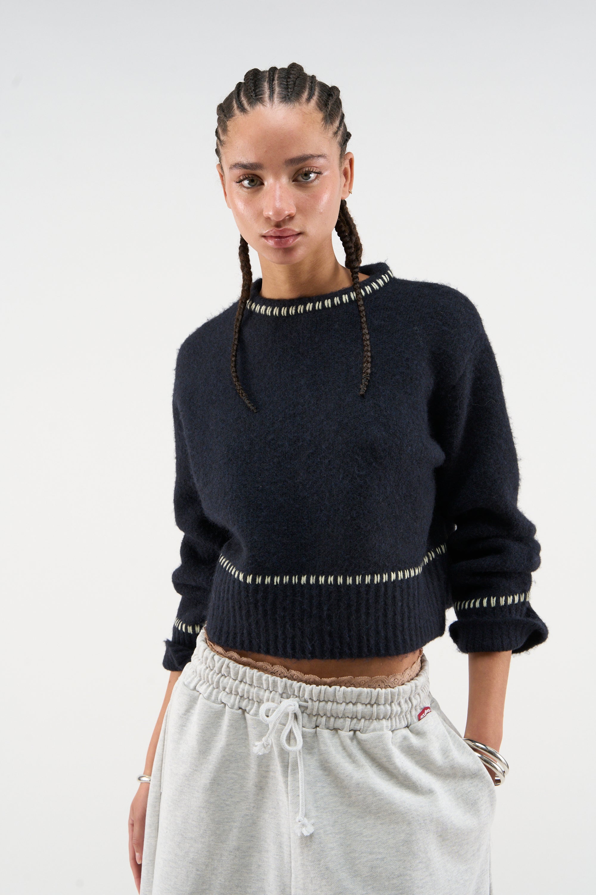 Ręcznie robiony na drutach niebieski