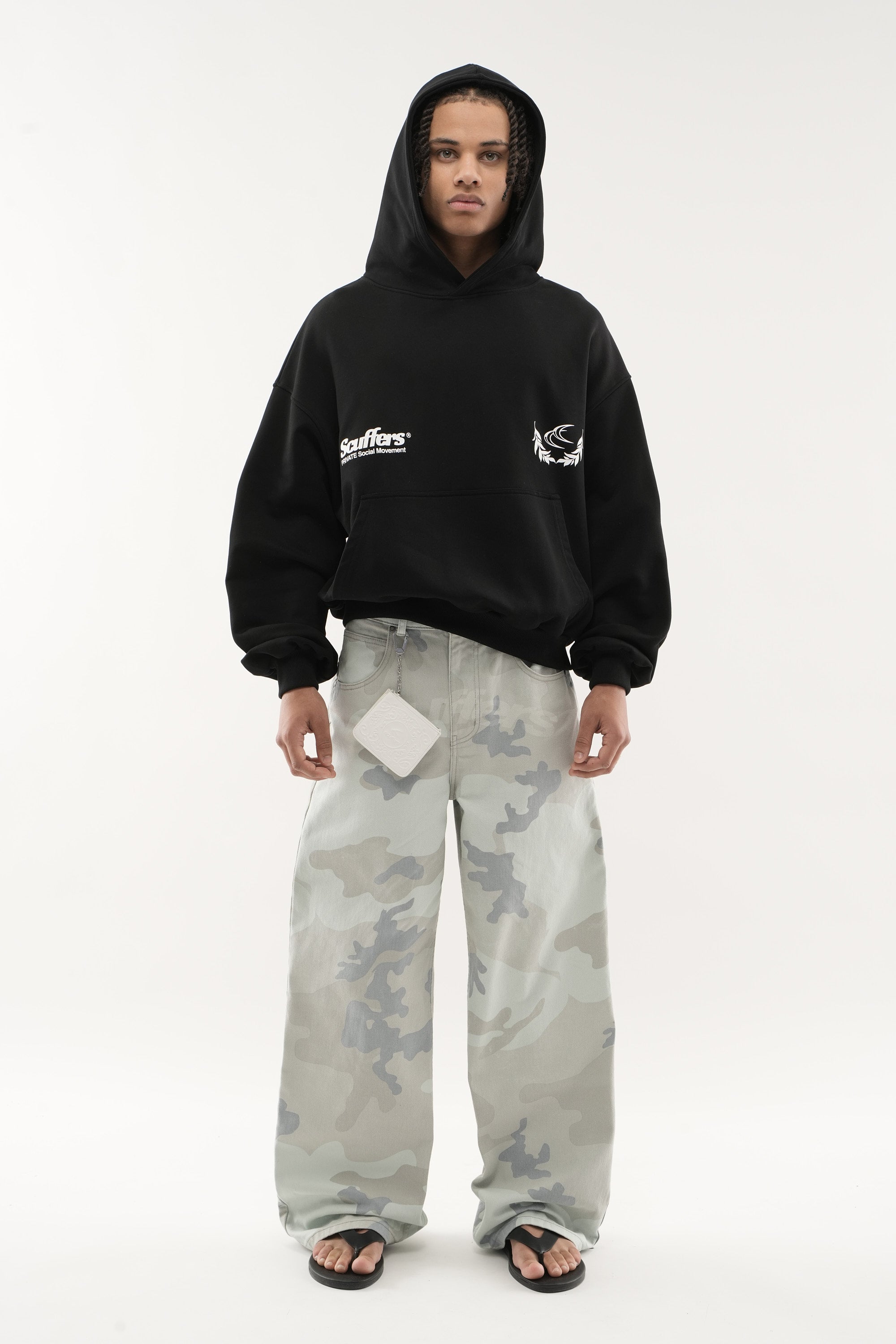 Czarna bluza z kapturem EA