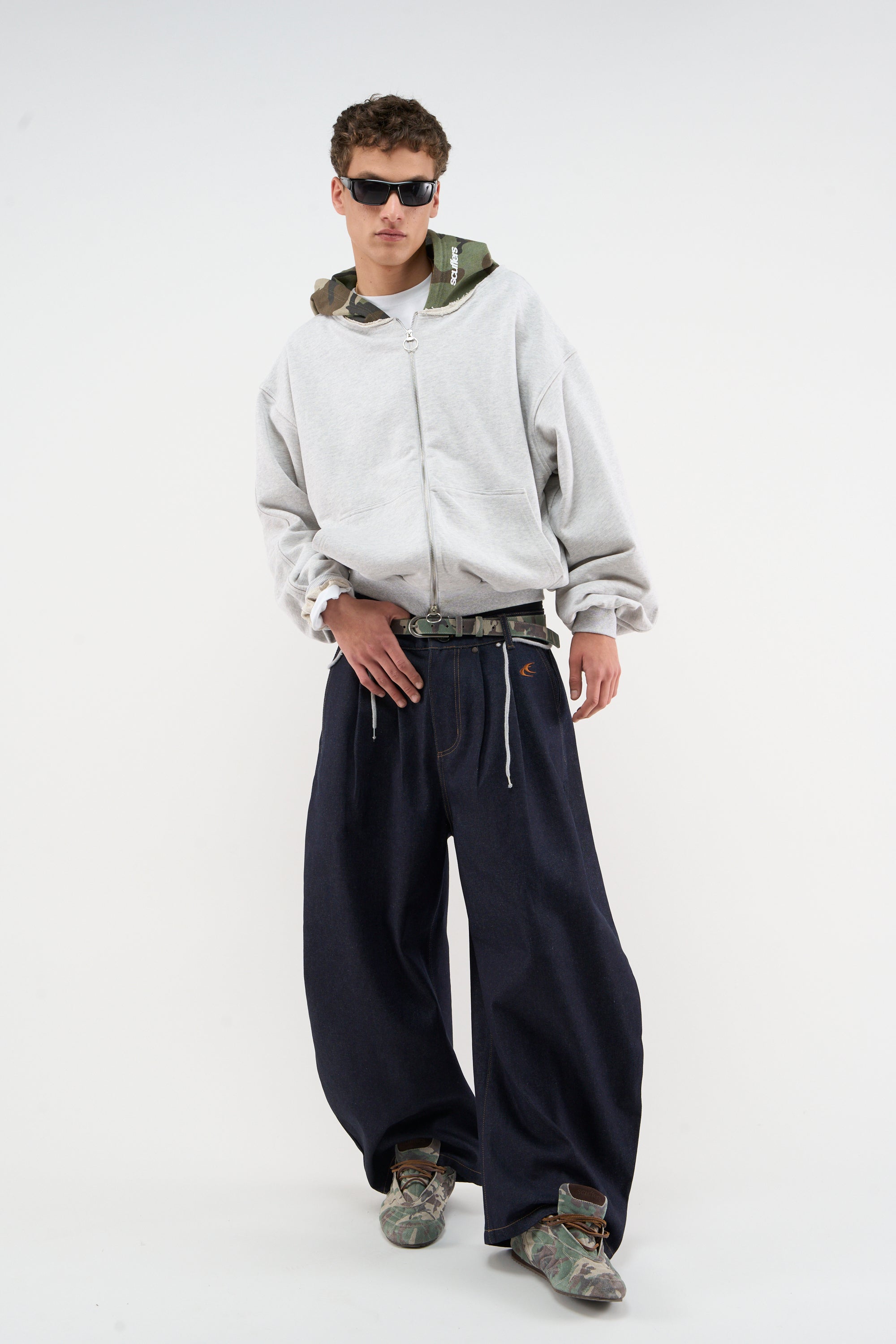 Maska jasnoszara z zamkiem błyskawicznym