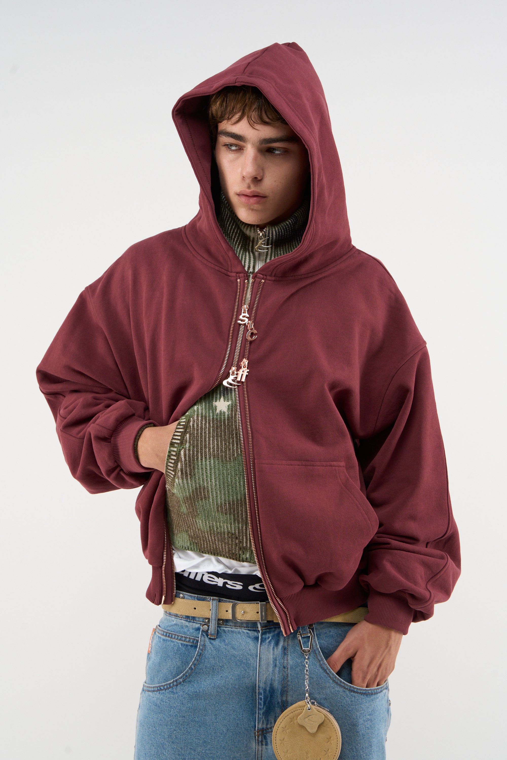 Stalowy bordowy zamek błyskawiczny