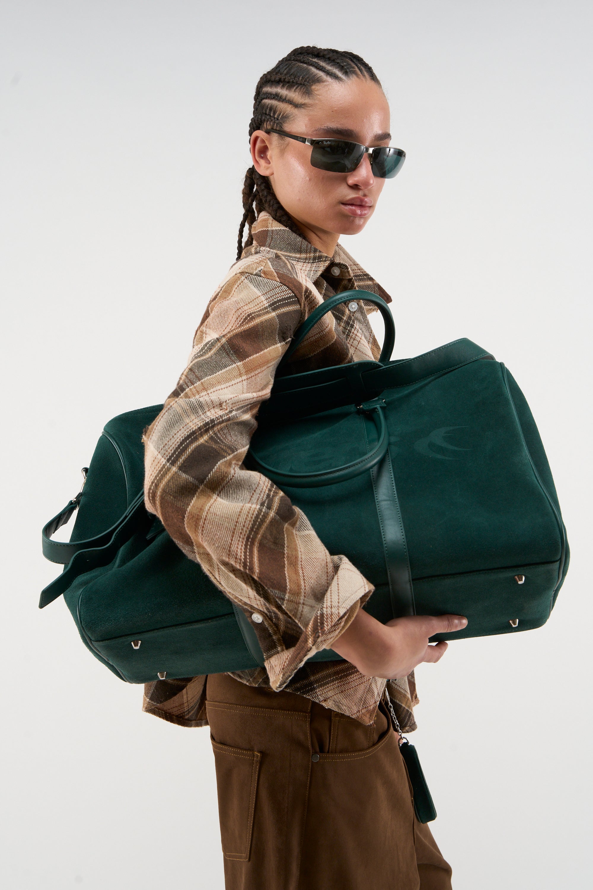 Zamszowa zielona torba podróżna