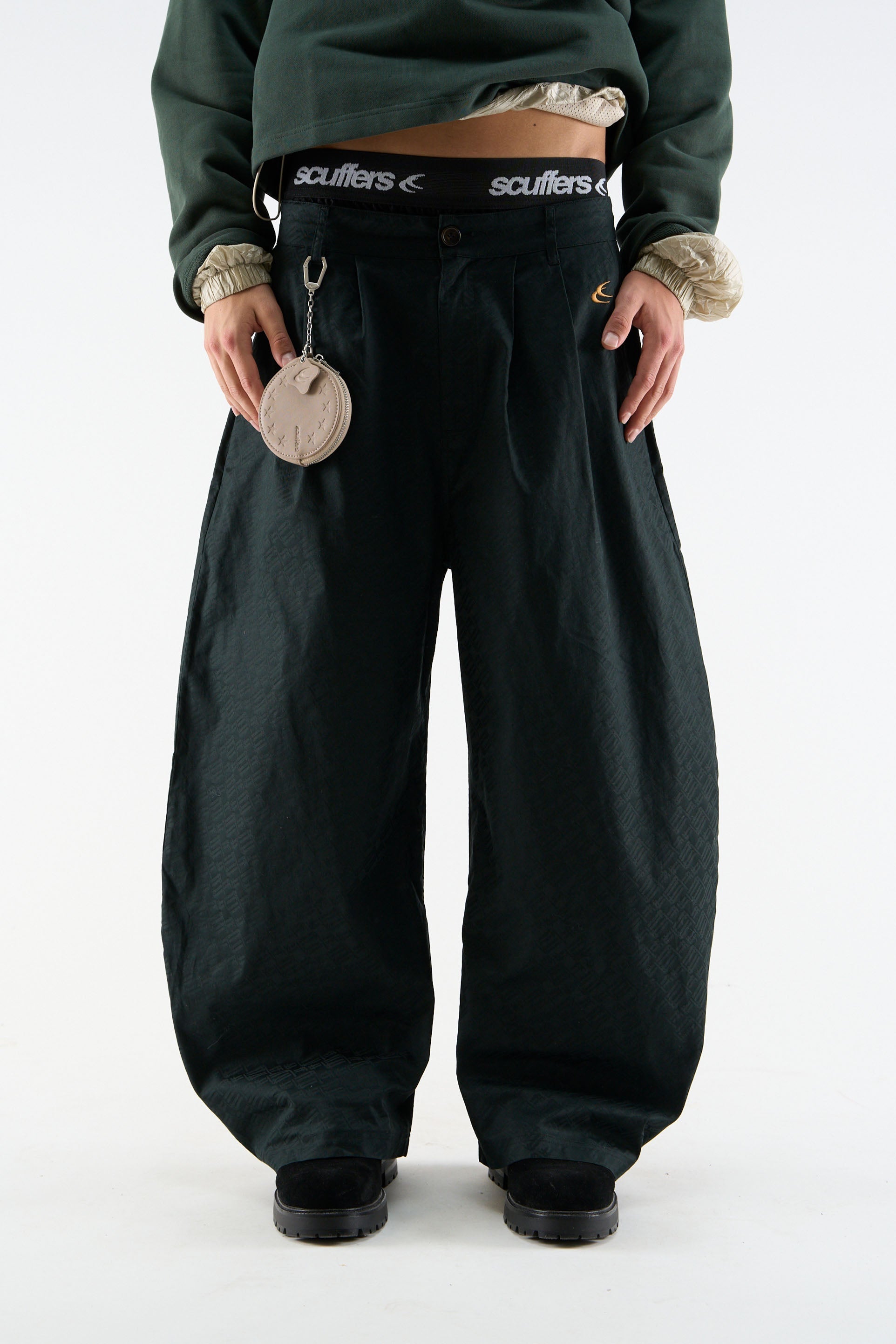 Spodnie z monogramem Shell w kolorze czarnym