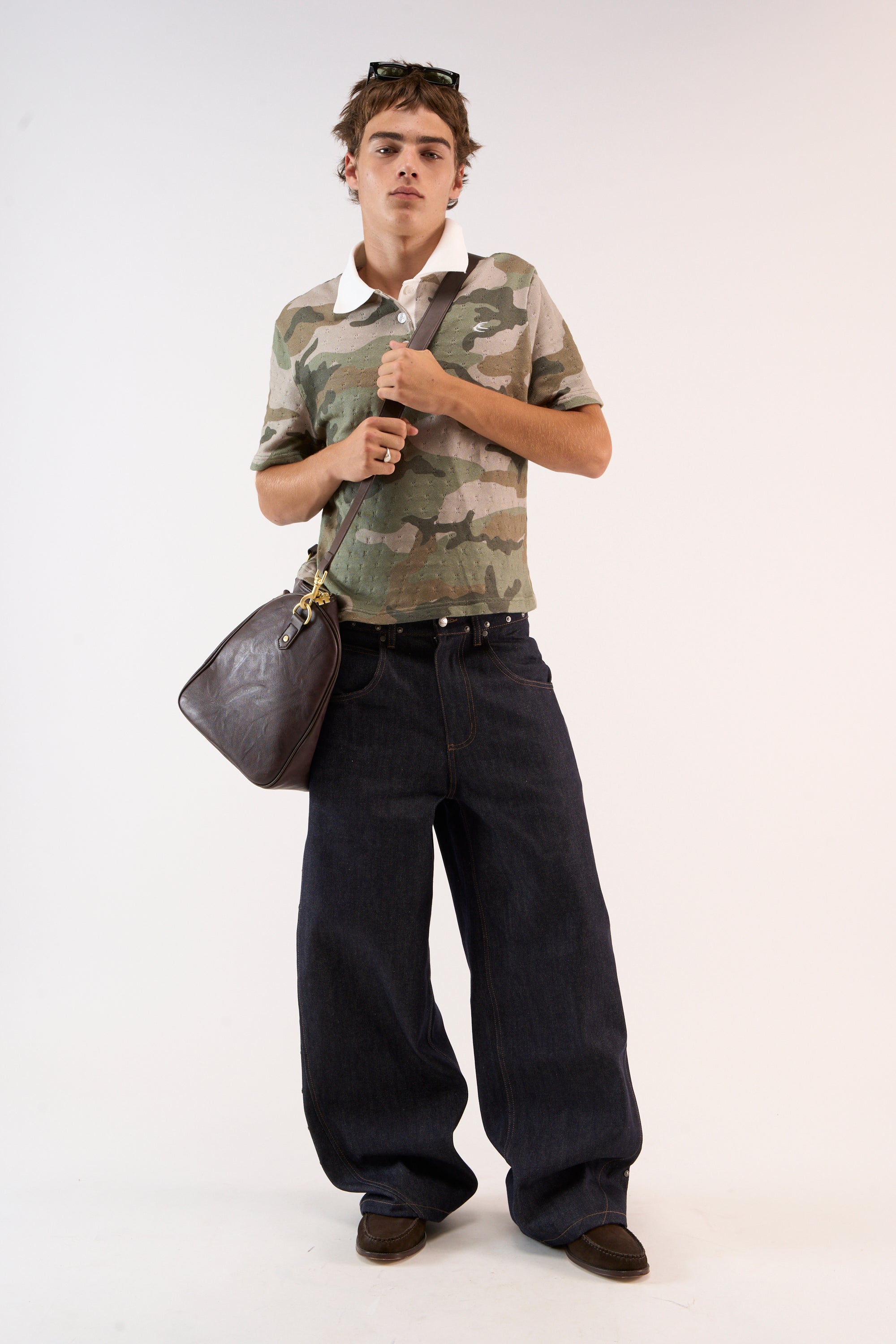 Ażurowa koszulka polo w kamuflażu