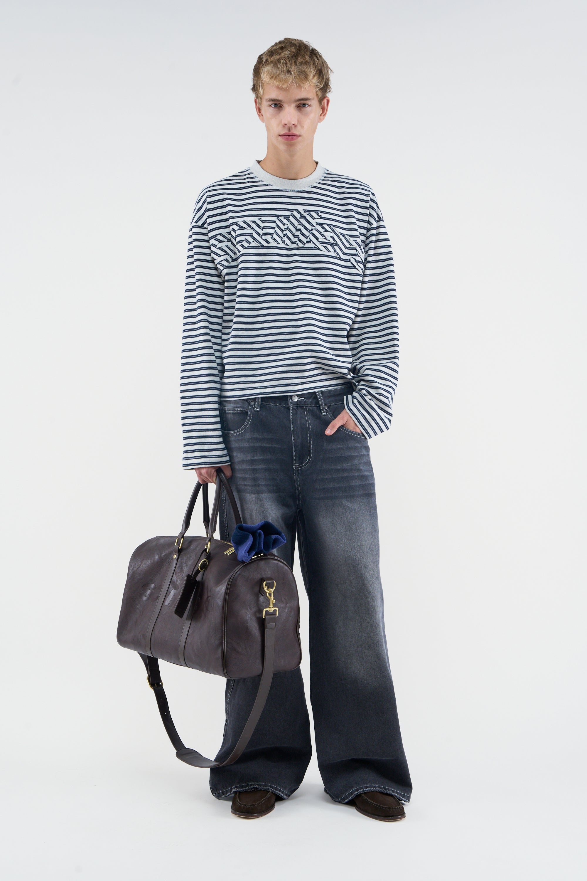 Surowa, prążkowana, granatowa, z długim rękawem