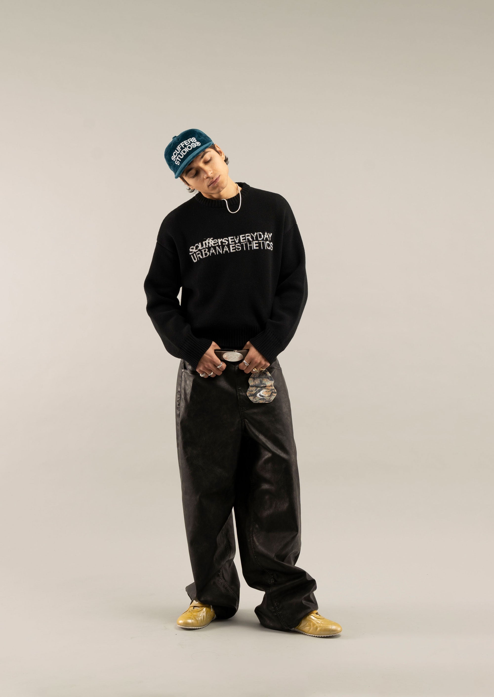 Niezbędny czarny sweter