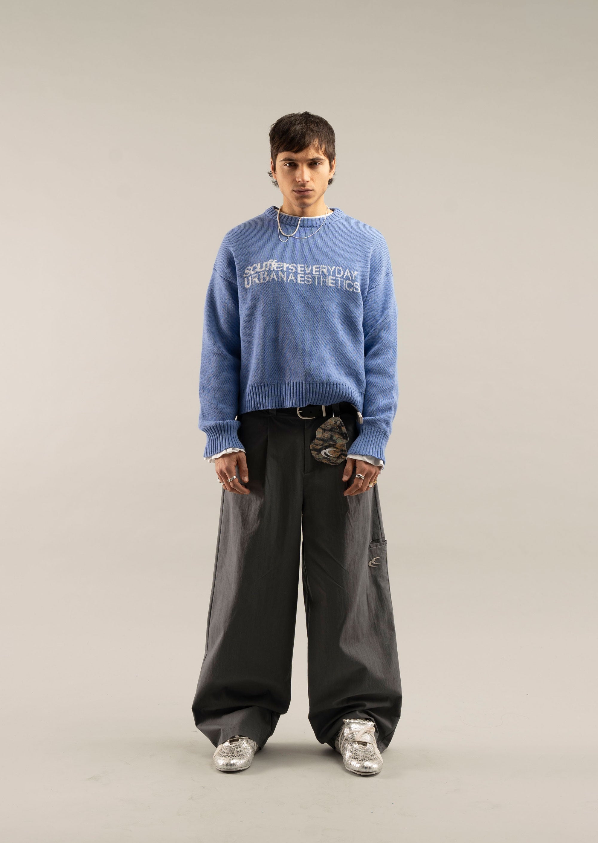 Niezbędny niebieski sweter