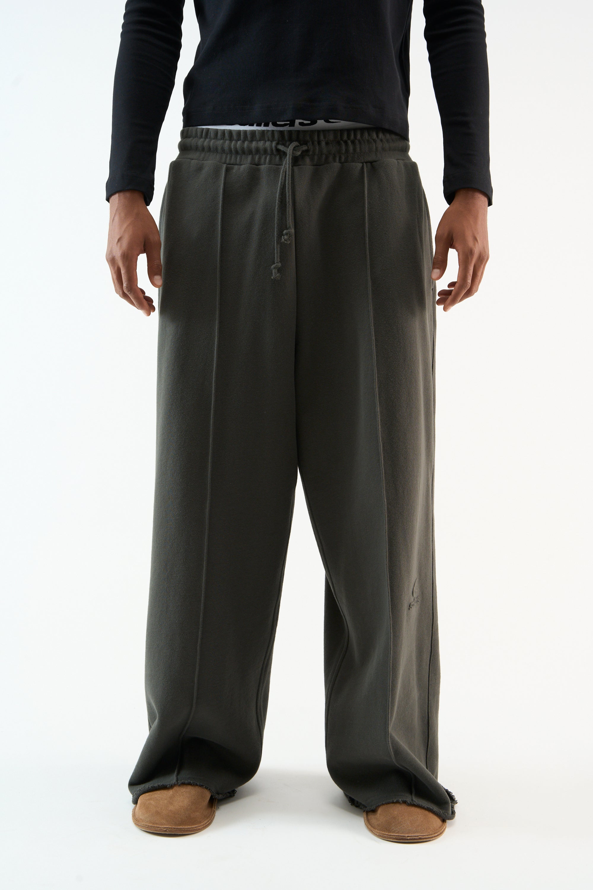 Weekendowe ciemne spodnie