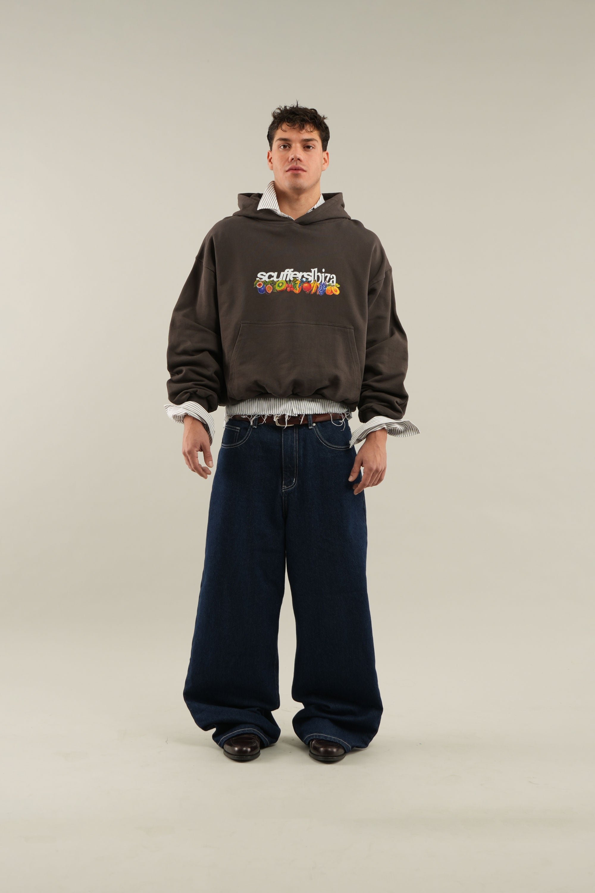 Słodka ciemna bluza z kapturem