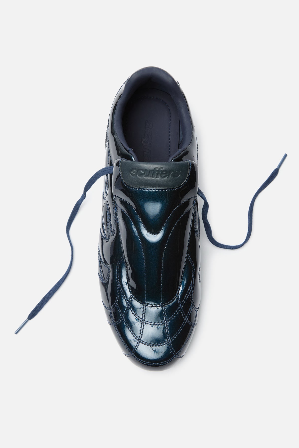 Kultowe, jaskrawoniebieskie trampki