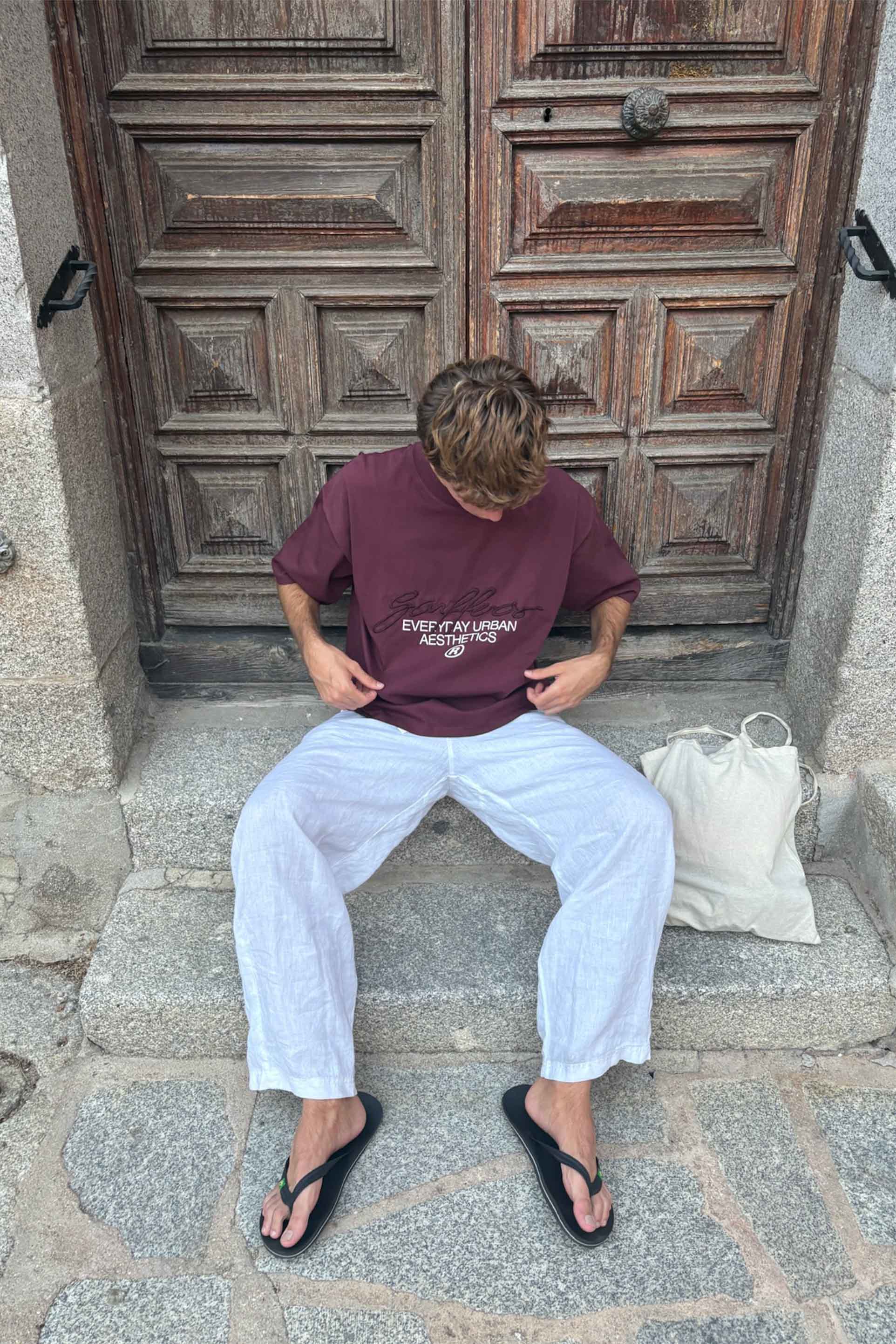 Nowa bordowa koszulka z podpisem