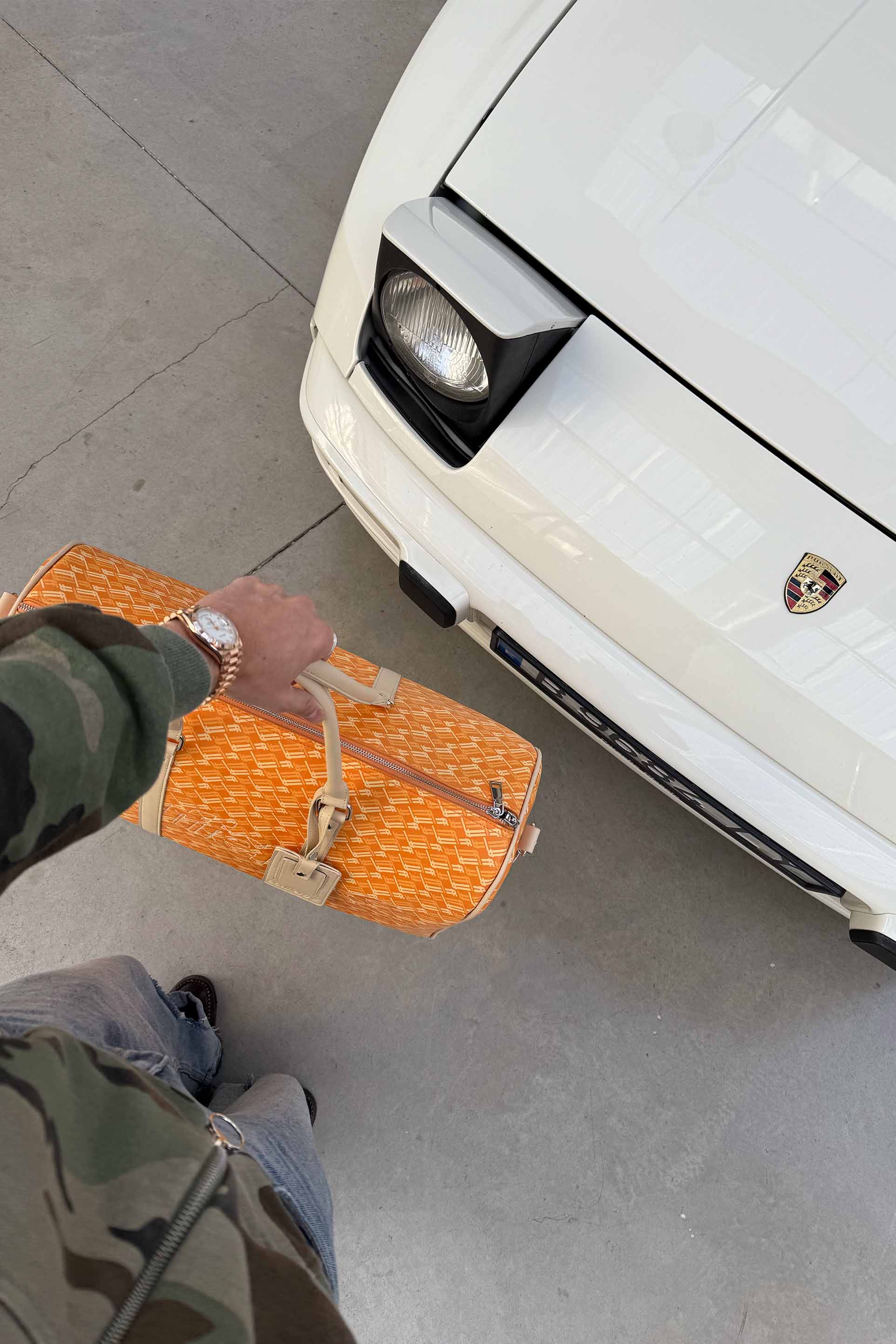 Żółta torba podróżna z monogramem