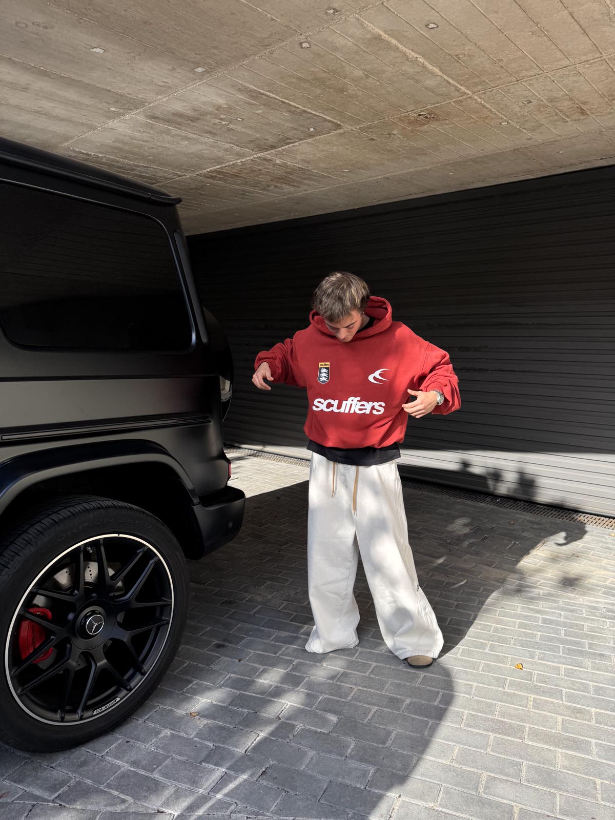 Piknikowa ciemnoczerwona bluza z kapturem