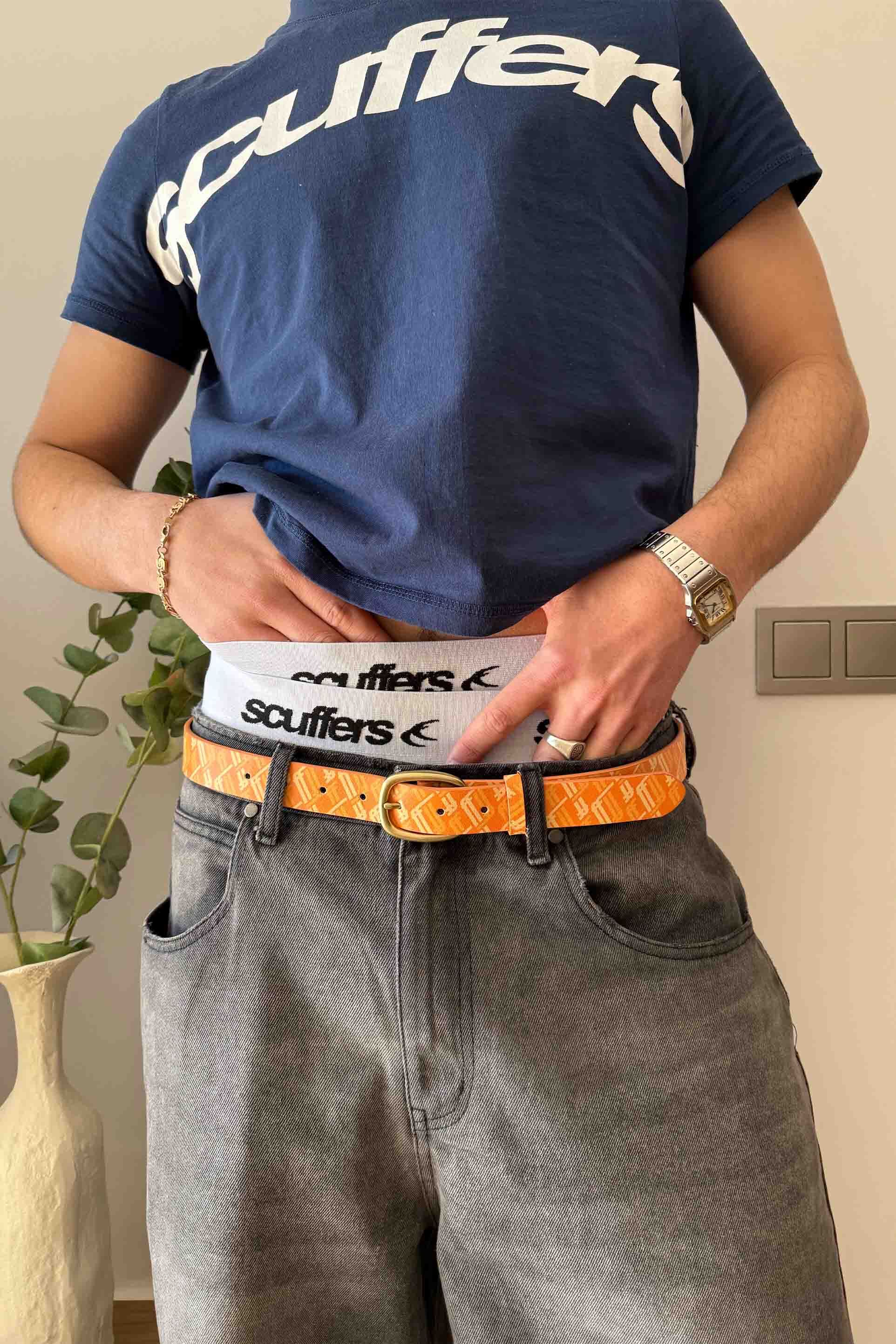 Żółty pas z monogramem