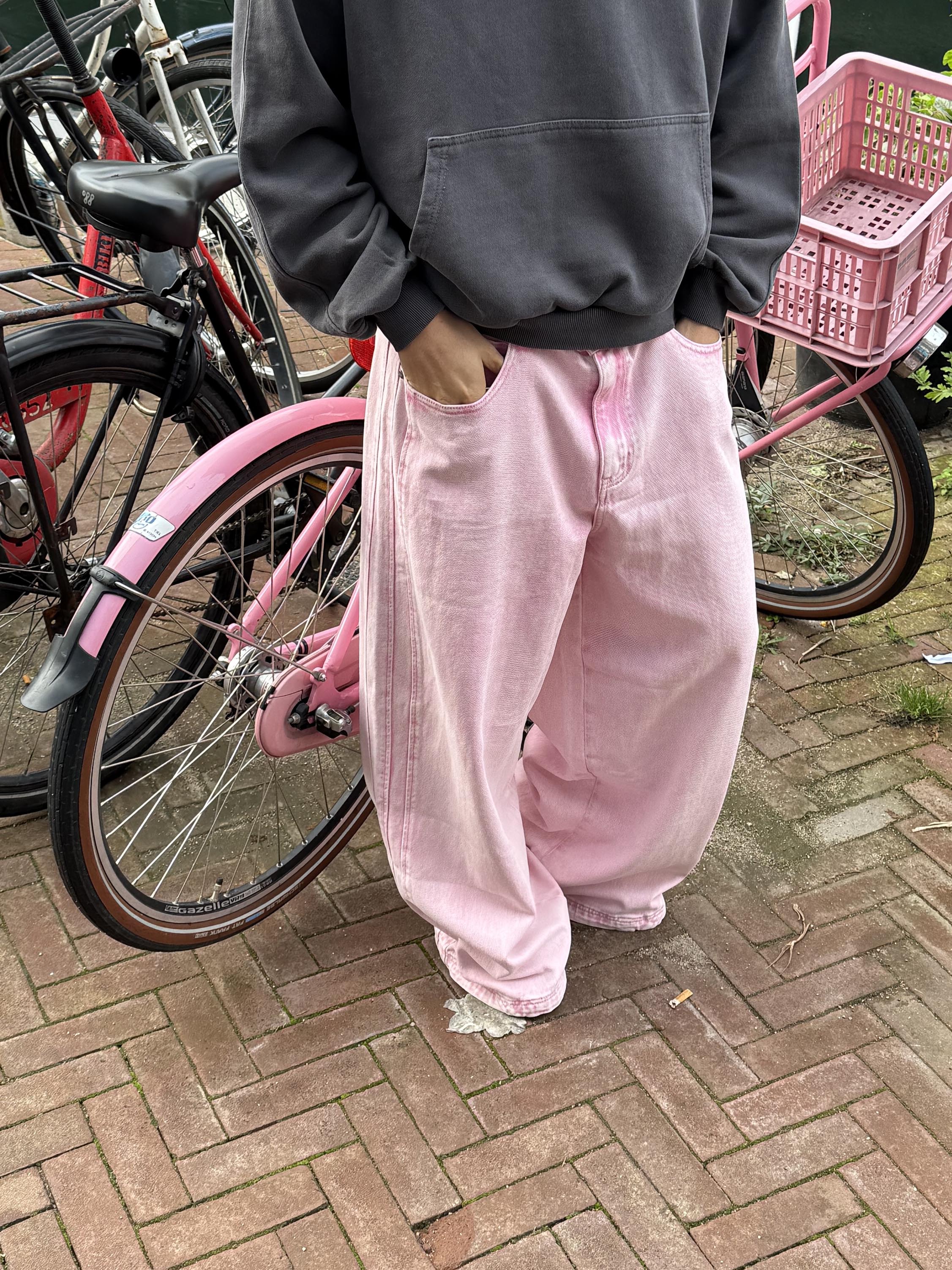 Różowy dżins techniczny