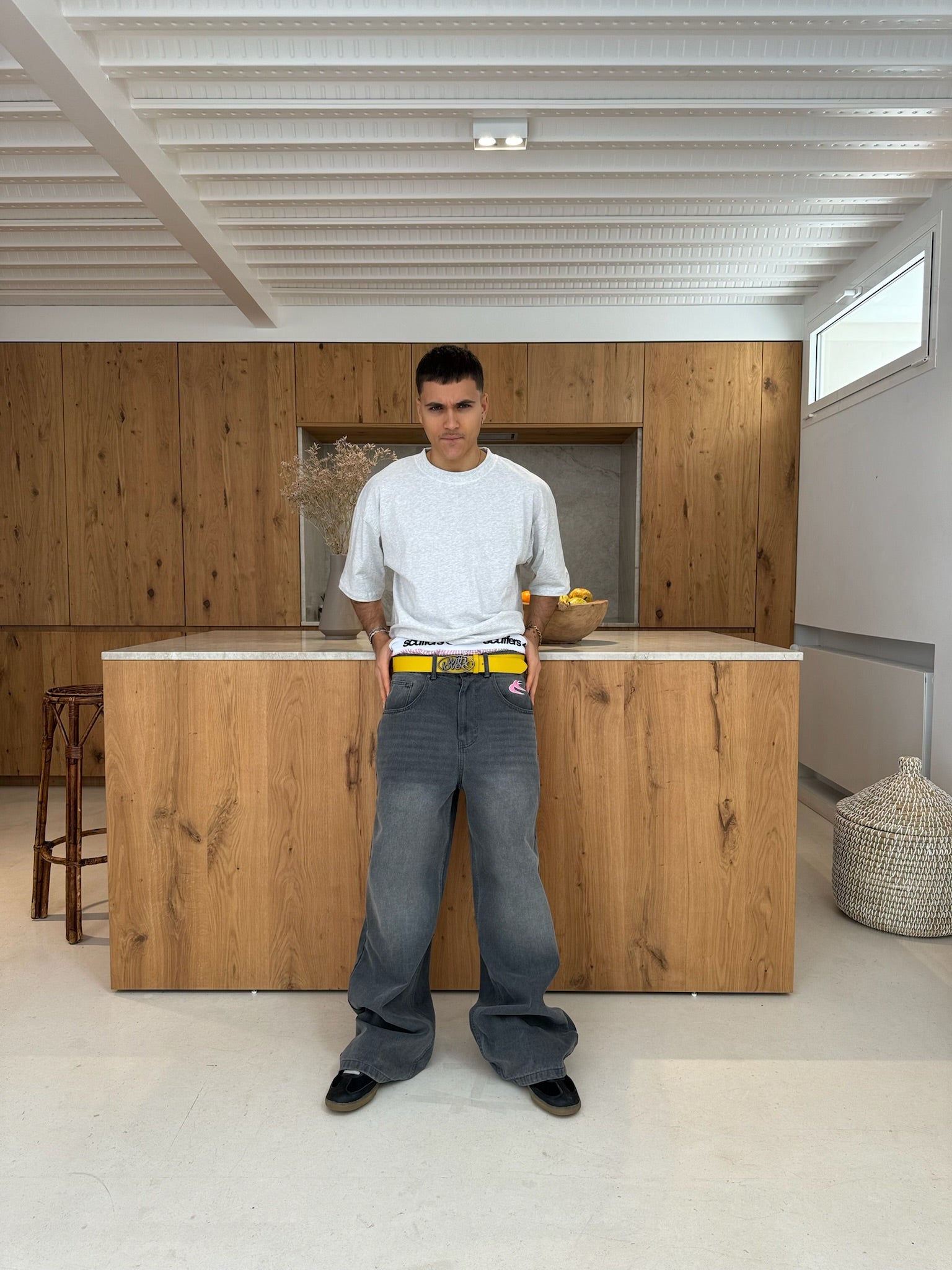 Podstawowy szary zestaw koszulek