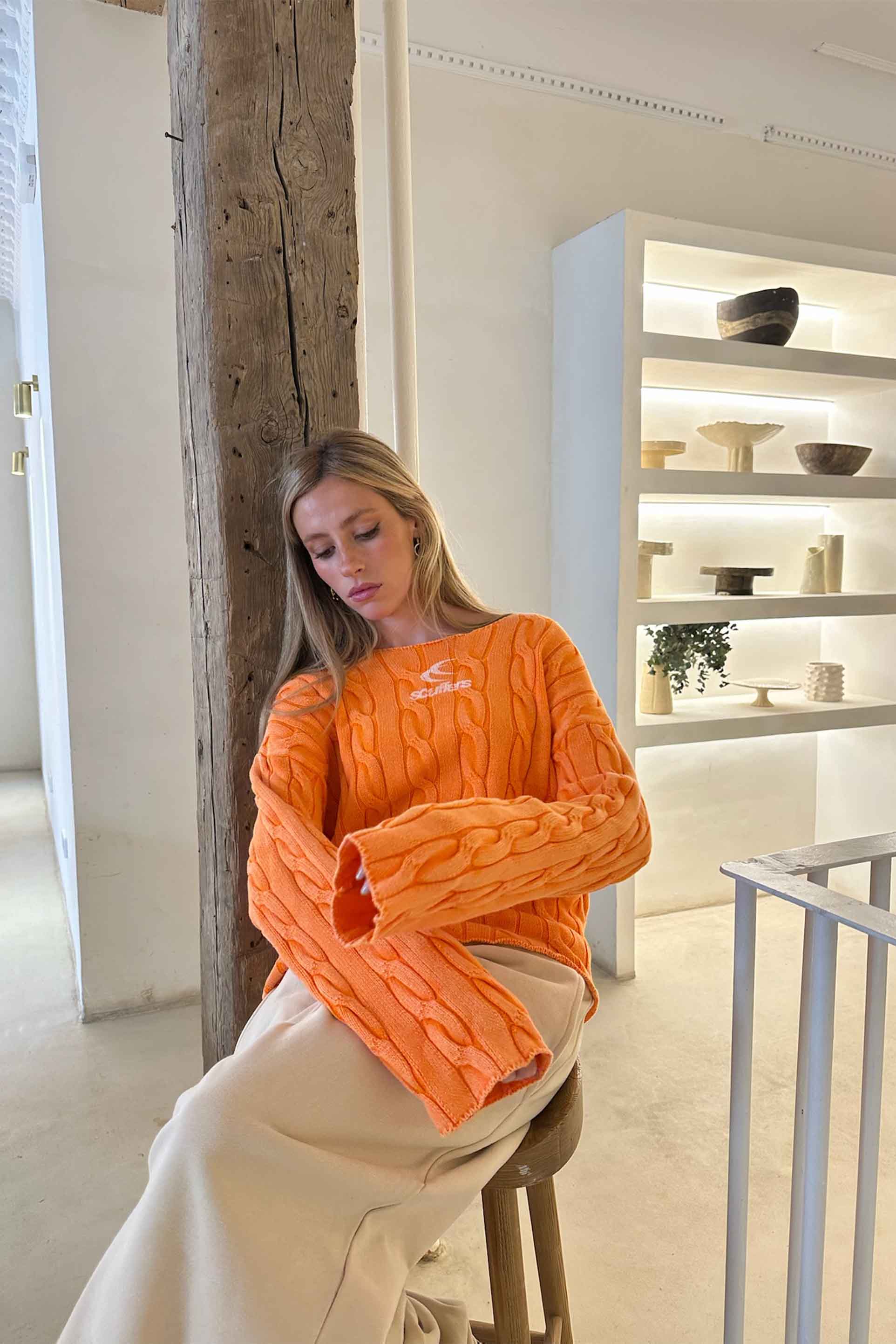 Nowy trencz pomarańczowy dzianinowy