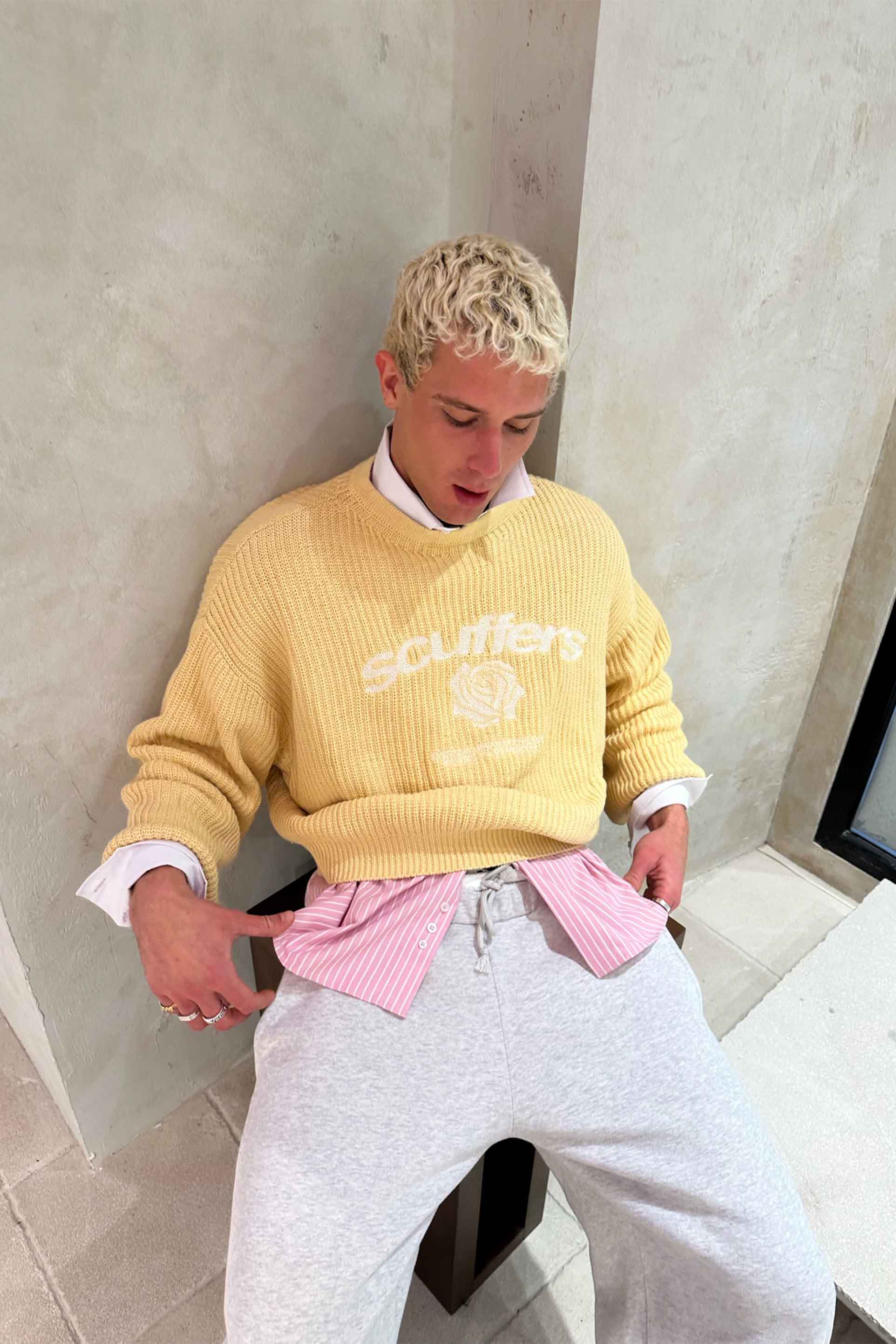 Różowo-żółty dzianinowy