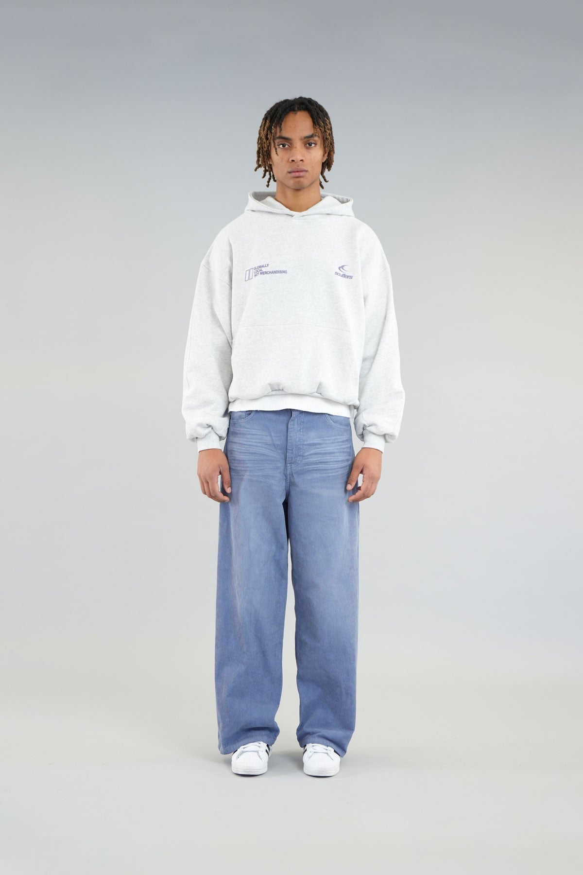 Globalnie szara bluza z kapturem