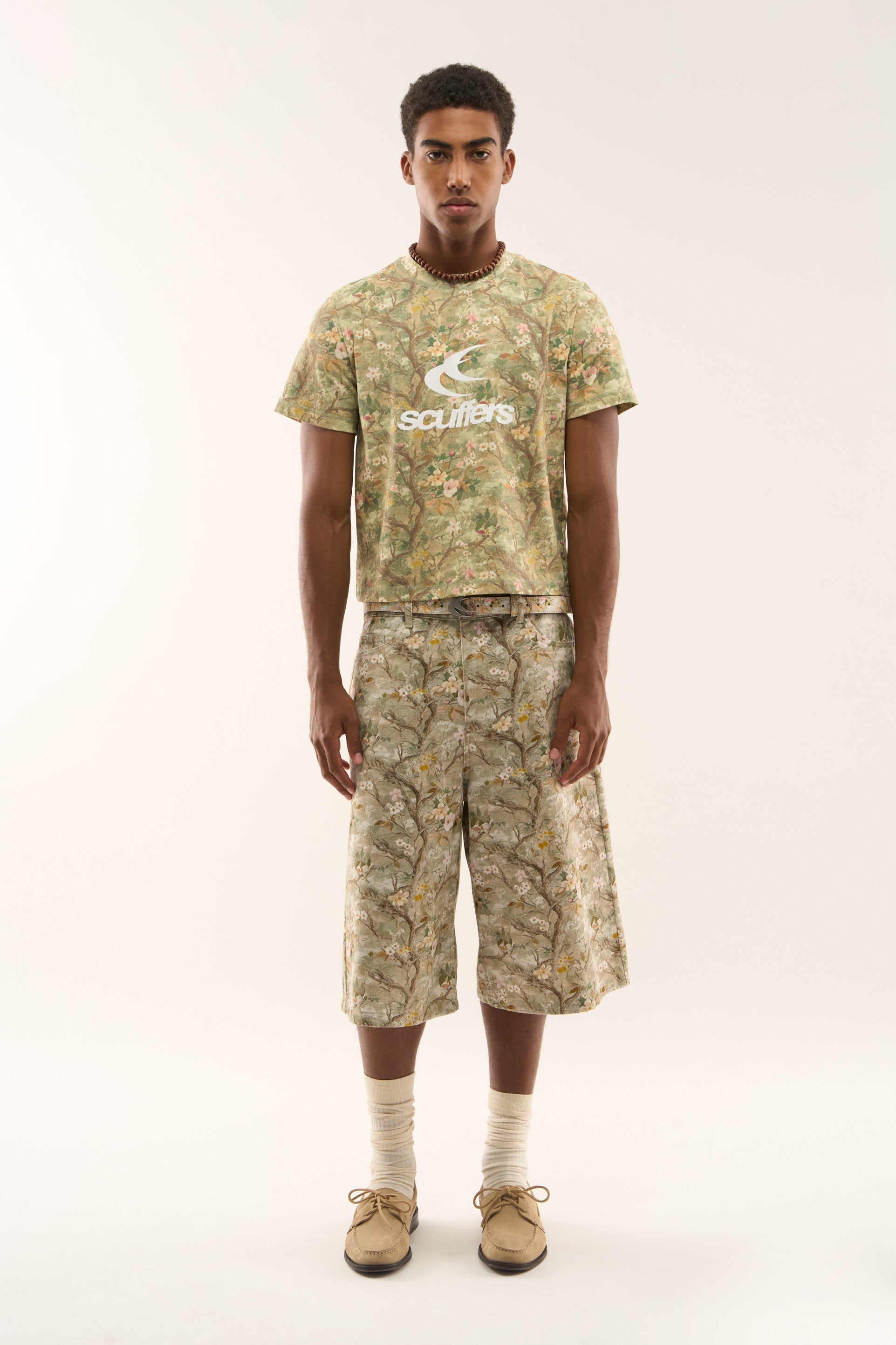 Dopasowana koszulka z prawdziwymi kwiatami