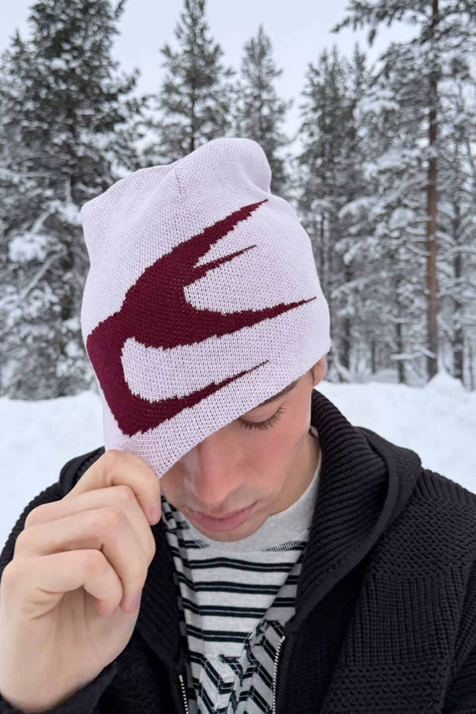 Nowa różowa czapka Amore