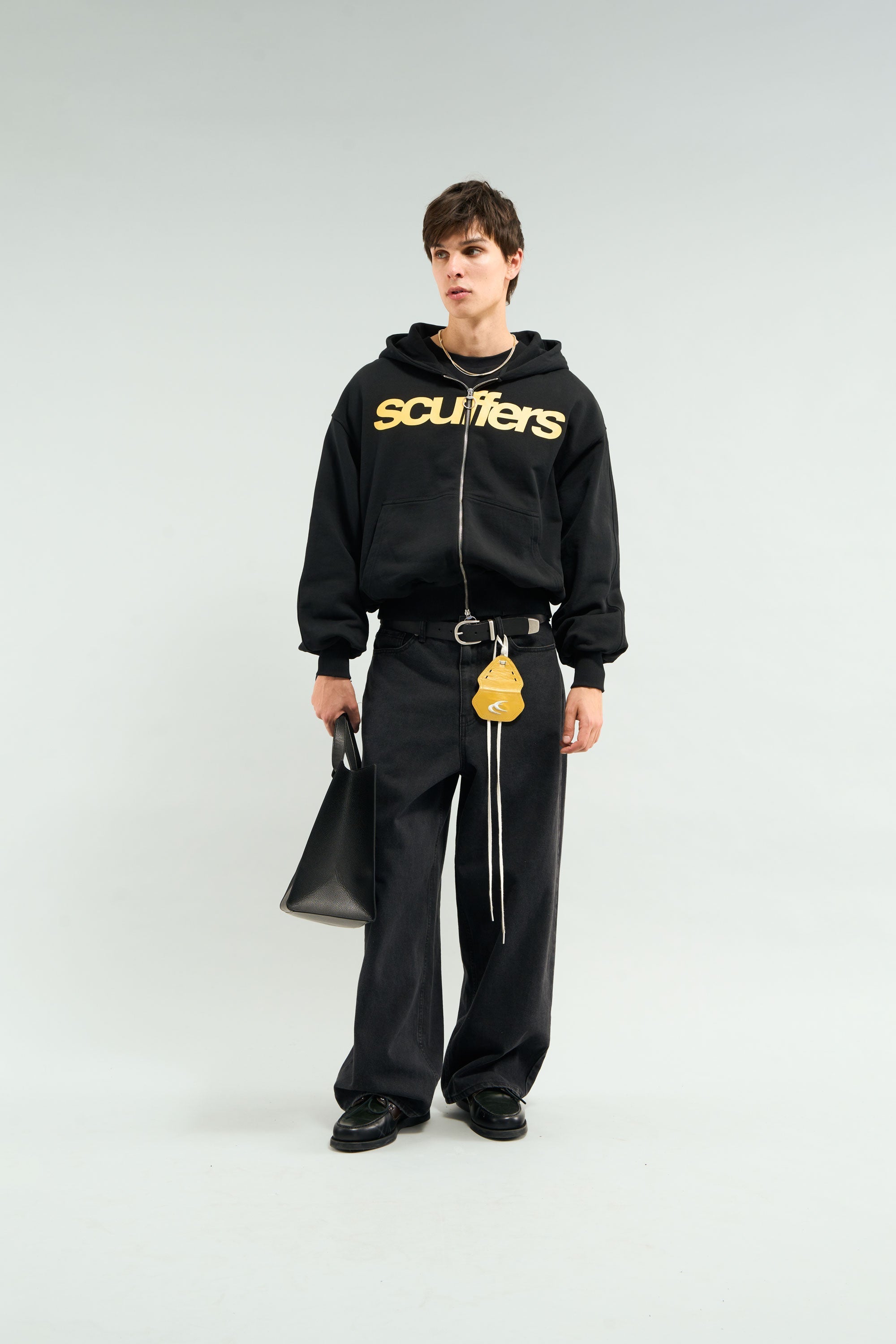 Niezbędny czarny zamek błyskawiczny