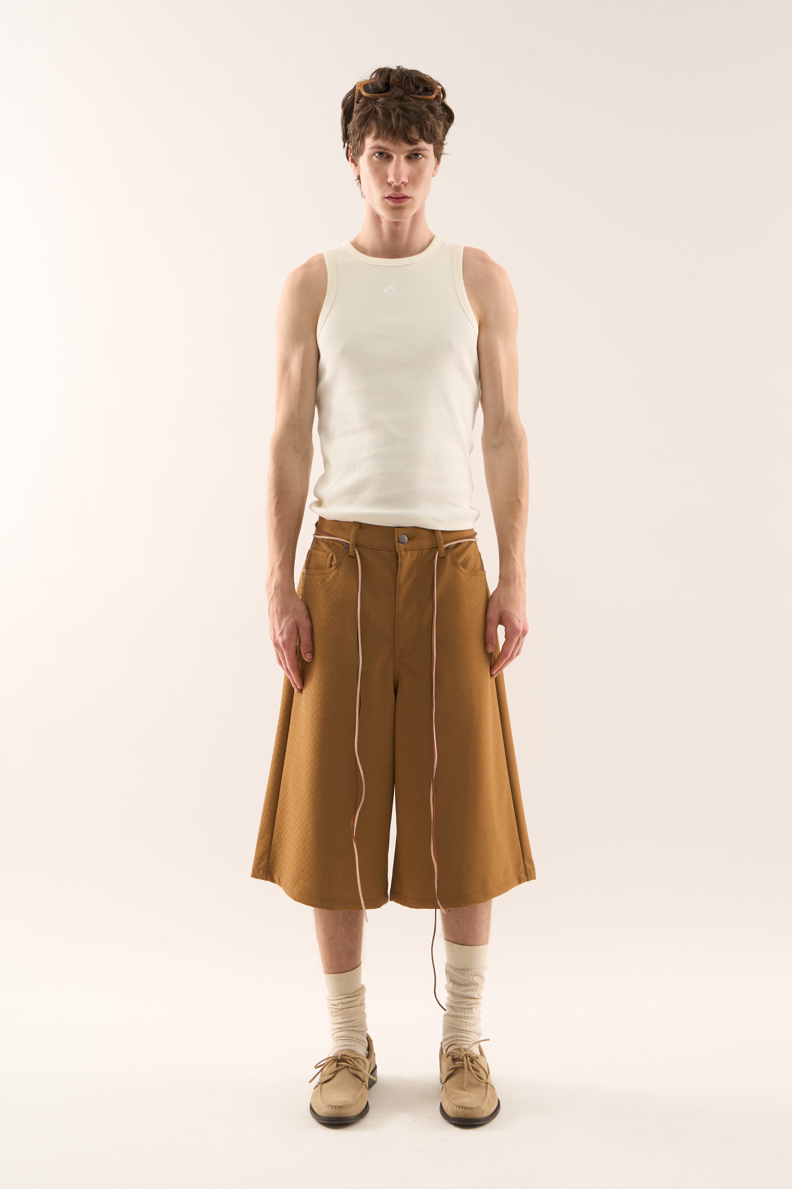 Splecione szorty jumbo w kolorze camelowym