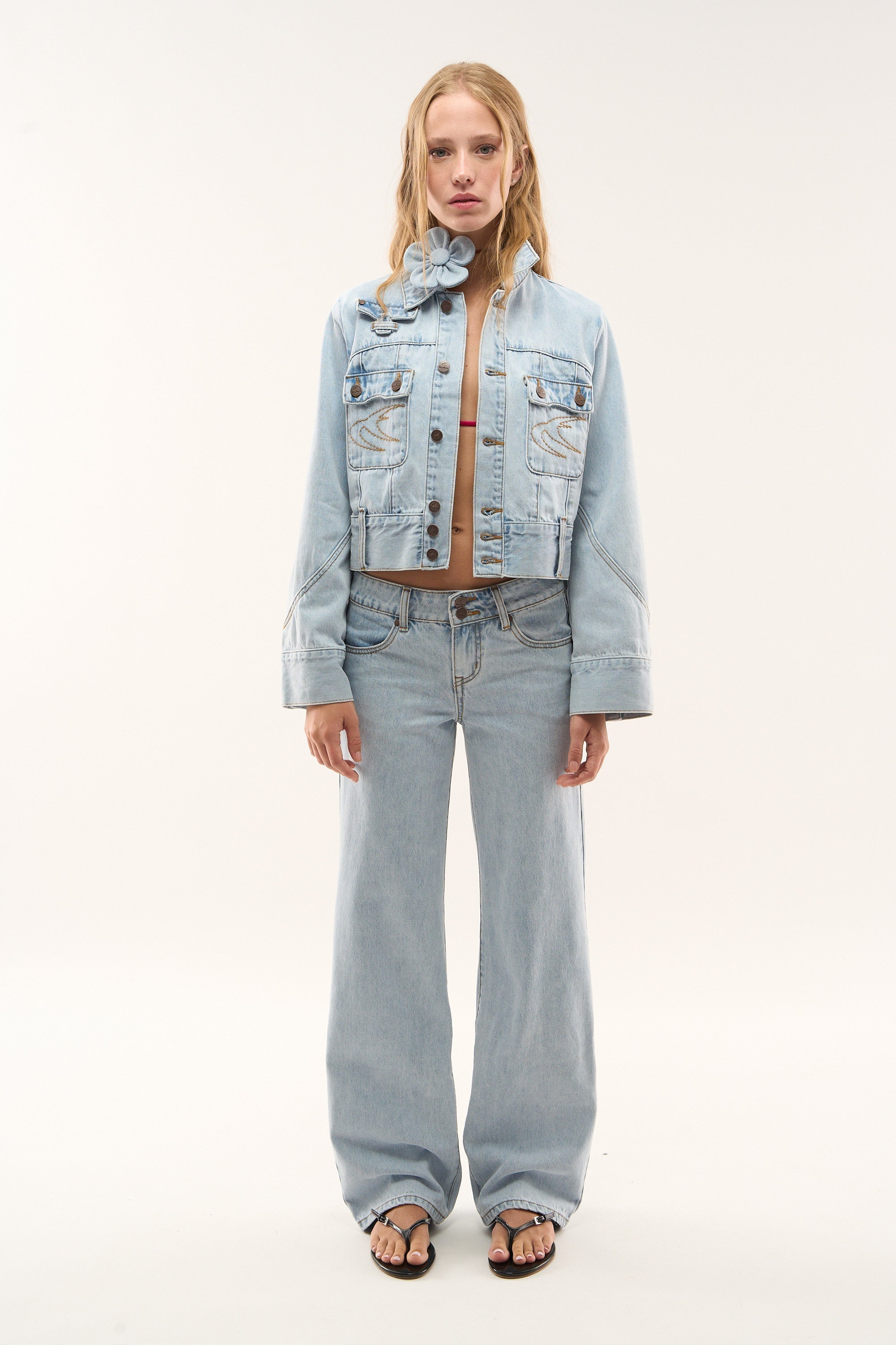 Kurtka jeansowa w kolorze jasnoniebieskim