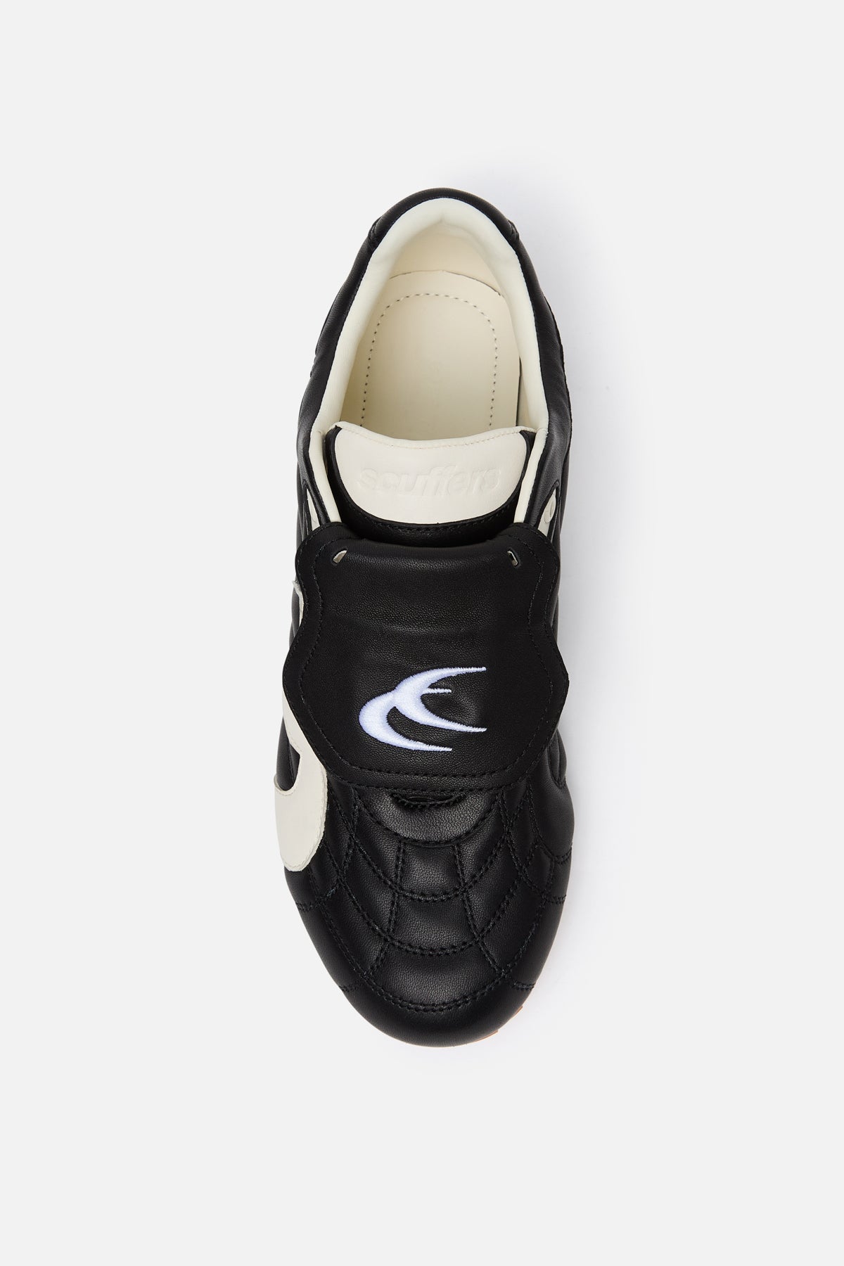 Kultowe czarne trampki